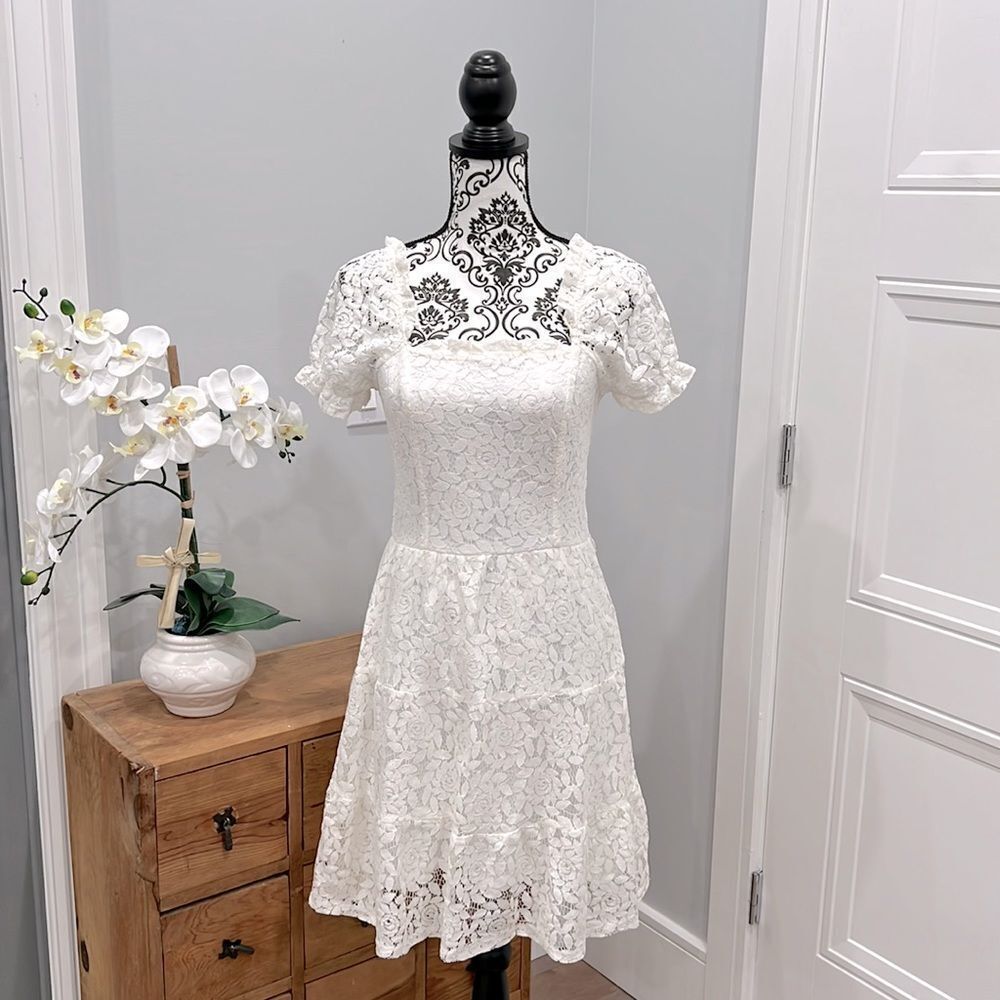 Monteau Los Angeles Medium Lace Cap Sleeve Knee Length Dress